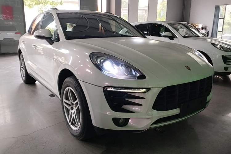 Used Porsche Macan 2017 Macan 2.0T Front Right 45 Deg