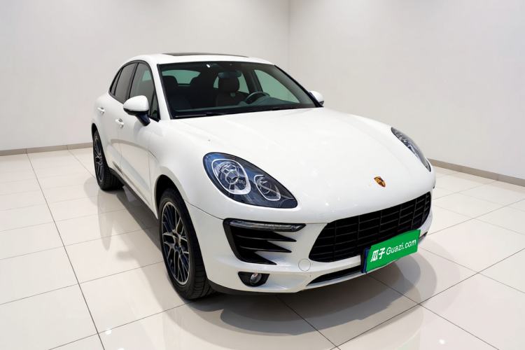 Used Porsche Macan 2017 Macan 2.0T Front Right 45 Deg