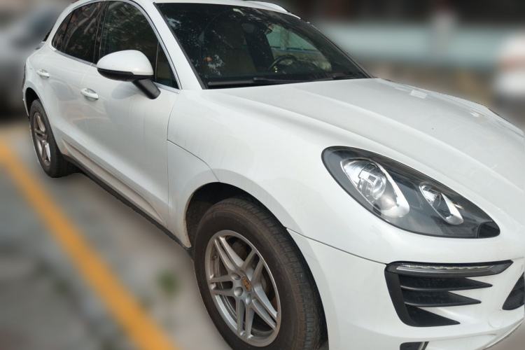 Used Porsche Macan 2017 Macan 2.0T Front Right 45 Deg