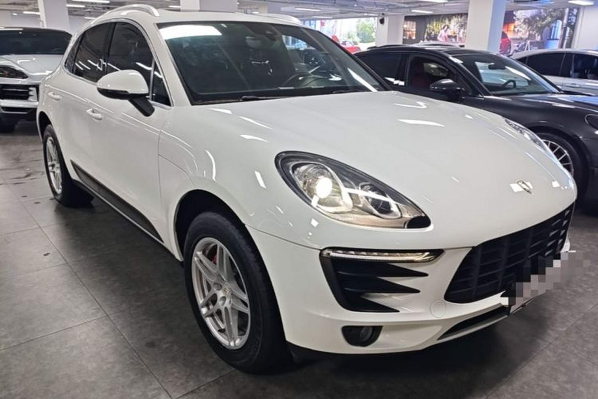 Used Porsche Macan 2017 Macan 2.0T Front Right 45 Deg