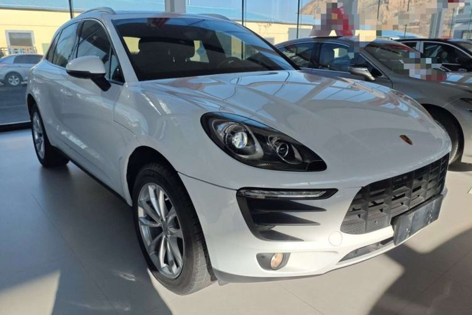 Used Porsche Macan 2017 Macan 2.0T Front Right 45 Deg