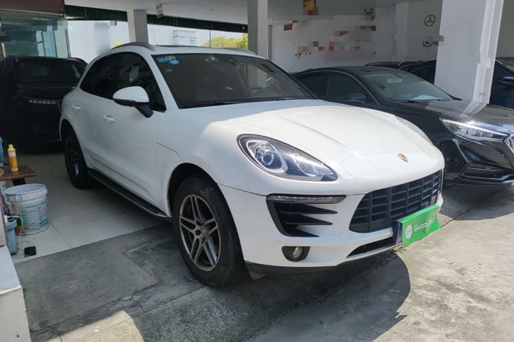 Used Porsche Macan 2017 Macan 2.0T Front Right 45 Deg