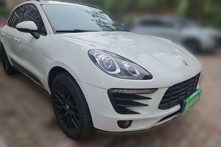 Used Porsche Macan 2017 Macan 2.0T Front Right 45 Deg