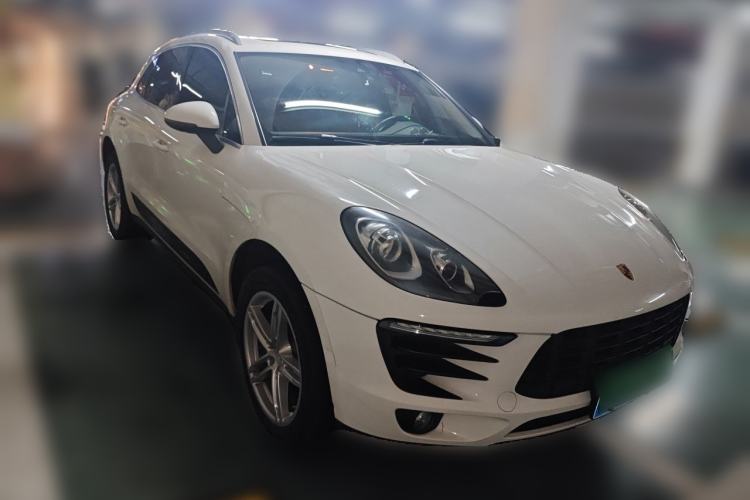 Used Porsche Macan 2017 Macan 2.0T Front Right 45 Deg