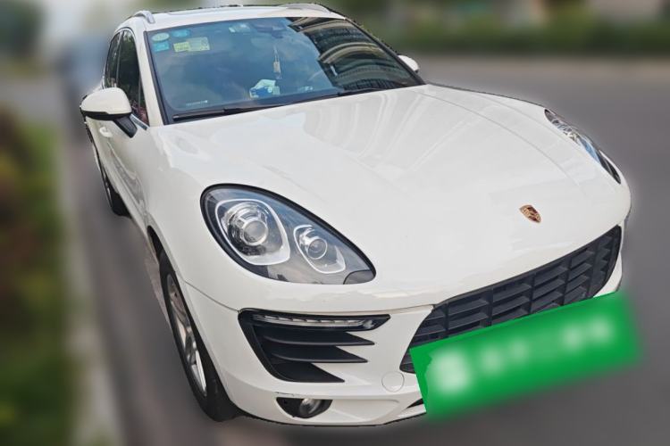 Used Porsche Macan 2017 Macan 2.0T Front Right 45 Deg