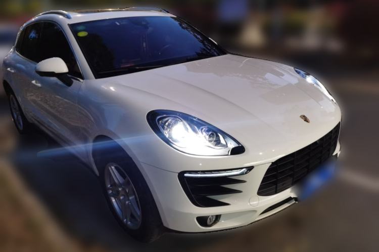 Used Porsche Macan 2017 Macan 2.0T Front Right 45 Deg