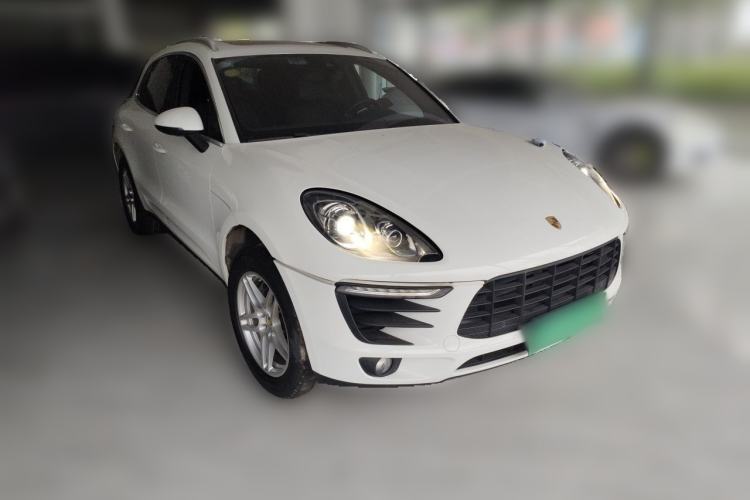 Used Porsche Macan 2017 Macan 2.0T Front Right 45 Deg