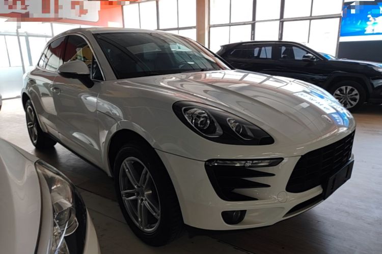 Used Porsche Macan 2017 Macan 2.0T Front Right 45 Deg