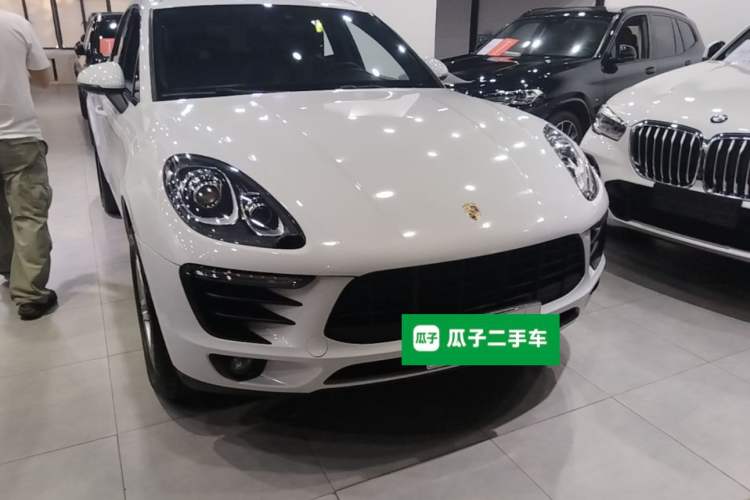 Used Porsche Macan 2017 Macan 2.0T Front Right 45 Deg