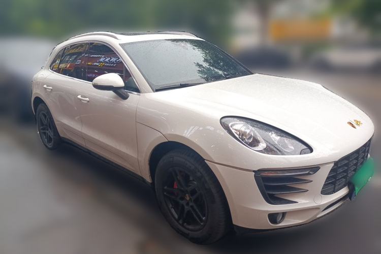 Used Porsche Macan 2017 Macan 2.0T Front Right 45 Deg