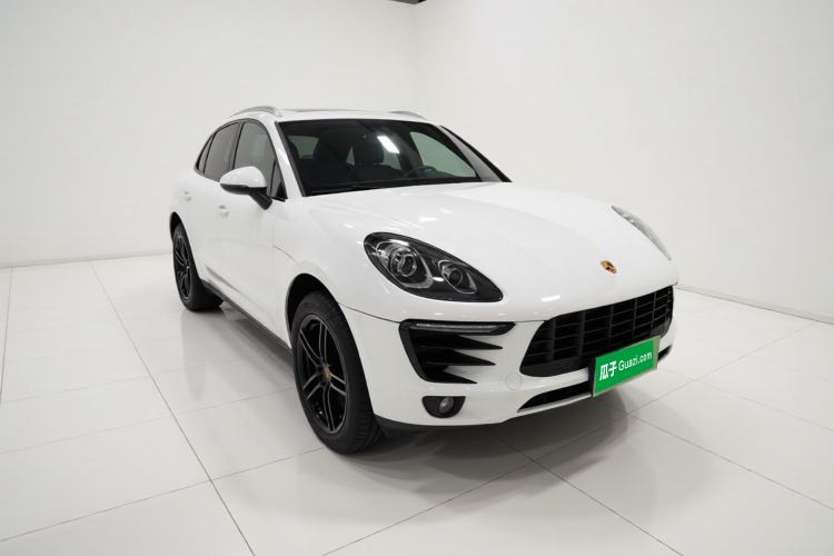 Used Porsche Macan 2017 Macan 2.0T Front Right 45 Deg