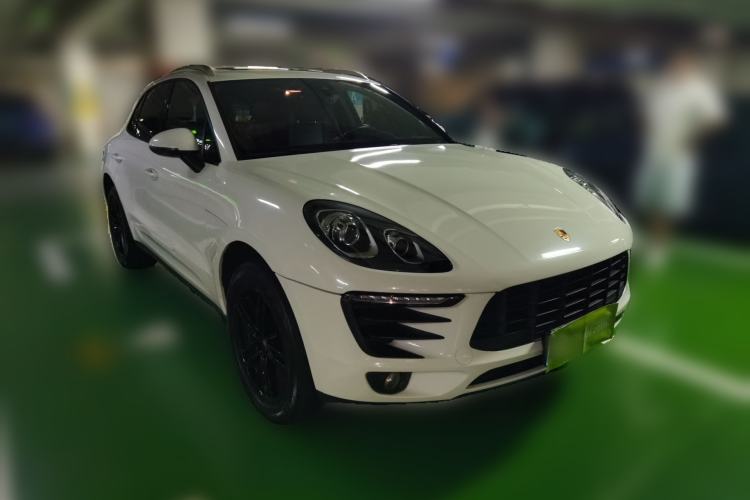 Used Porsche Macan 2017 Macan 2.0T Front Right 45 Deg