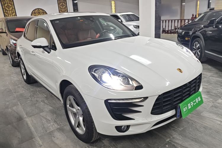 Used Porsche Macan 2017 Macan 2.0T Front Right 45 Deg