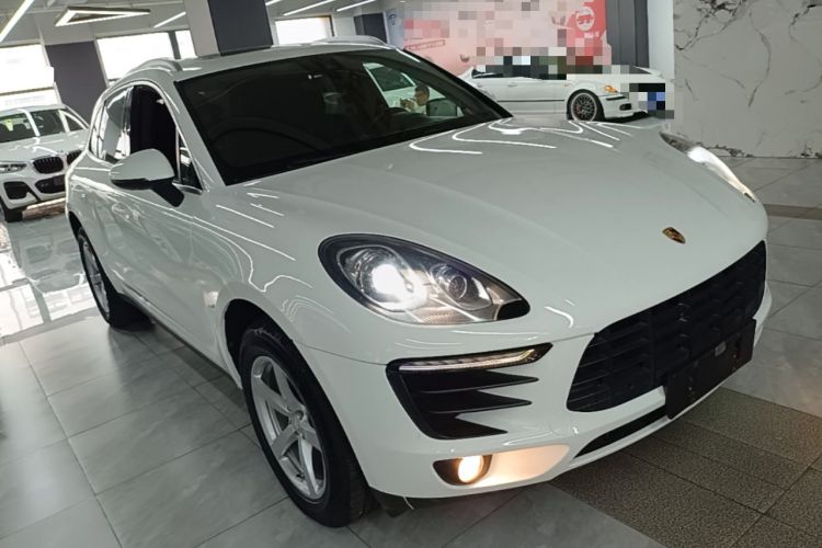 Used Porsche Macan 2017 Macan 2.0T Front Right 45 Deg