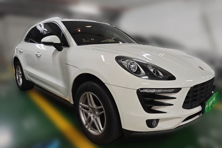 Used Porsche Macan 2017 Macan 2.0T Front Right 45 Deg