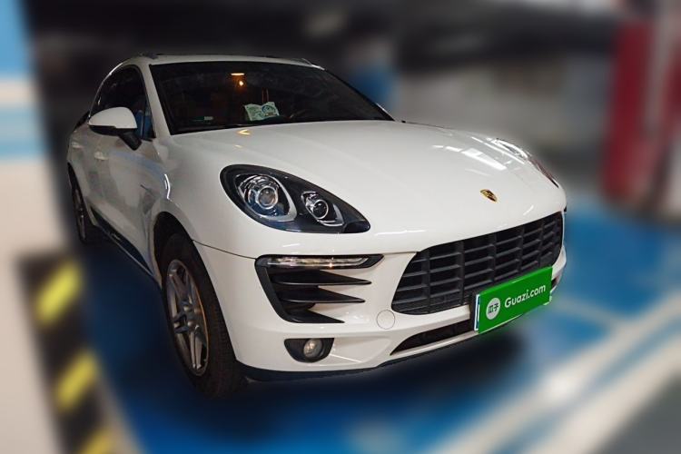 Used Porsche Macan 2017 Macan 2.0T Front Right 45 Deg