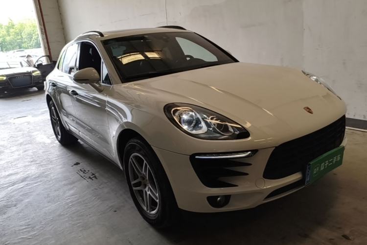 Used Porsche Macan 2017 Macan 2.0T Front Right 45 Deg