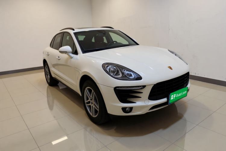 Used Porsche Macan 2017 Macan 2.0T Front Right 45 Deg