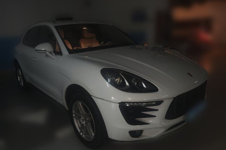 Used Porsche Macan 2017 Macan 2.0T Front Right 45 Deg