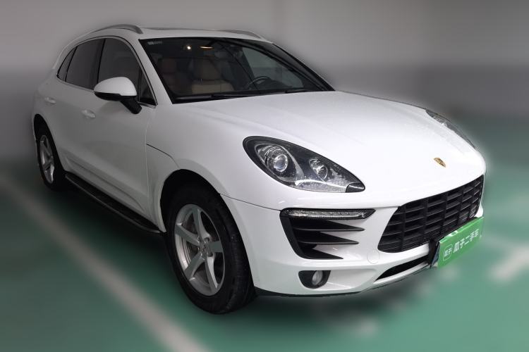 Used Porsche Macan 2017 Macan 2.0T Front Right 45 Deg
