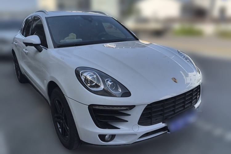 Used Porsche Macan 2017 Macan 2.0T Front Right 45 Deg