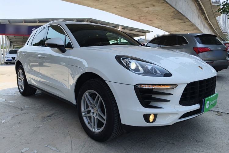 Used Porsche Macan 2017 Macan 2.0T Front Right 45 Deg