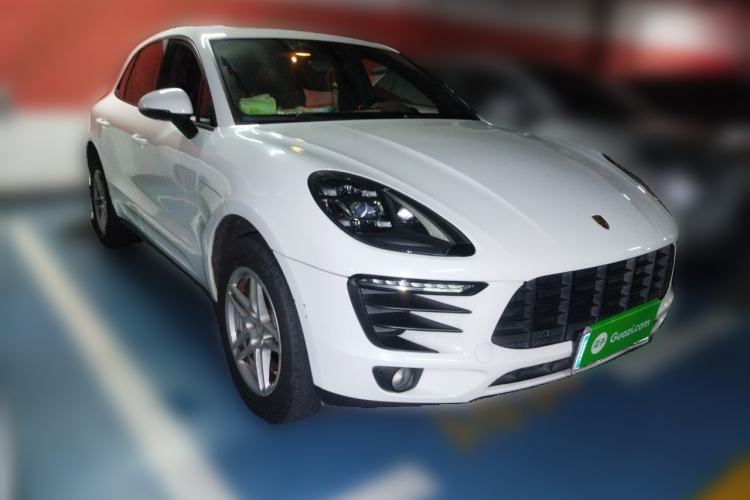Used Porsche Macan 2017 Macan 2.0T Front Right 45 Deg