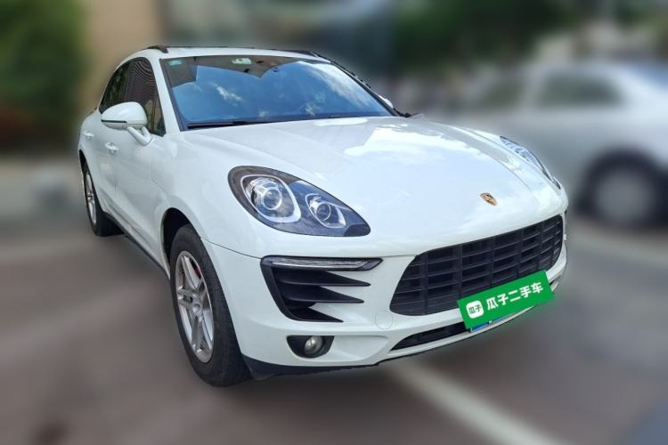 Used Porsche Macan 2017 Macan 2.0T Front Right 45 Deg