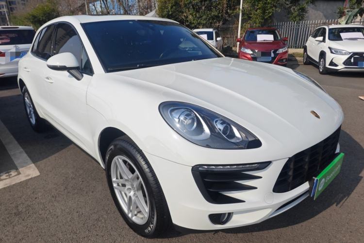 Used Porsche Macan 2017 Macan 2.0T Front Right 45 Deg