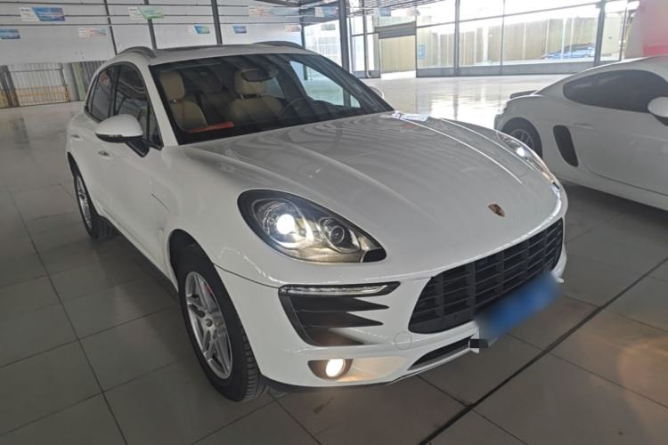 Used Porsche Macan 2017 Macan 2.0T Front Right 45 Deg