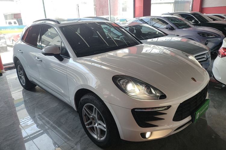 Used Porsche Macan 2017 Macan 2.0T Front Right 45 Deg