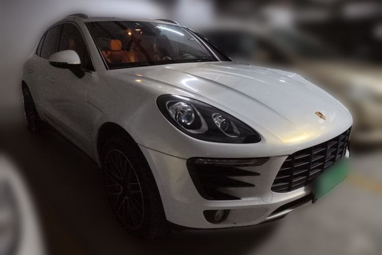 Used Porsche Macan 2017 Macan 2.0T Front Right 45 Deg