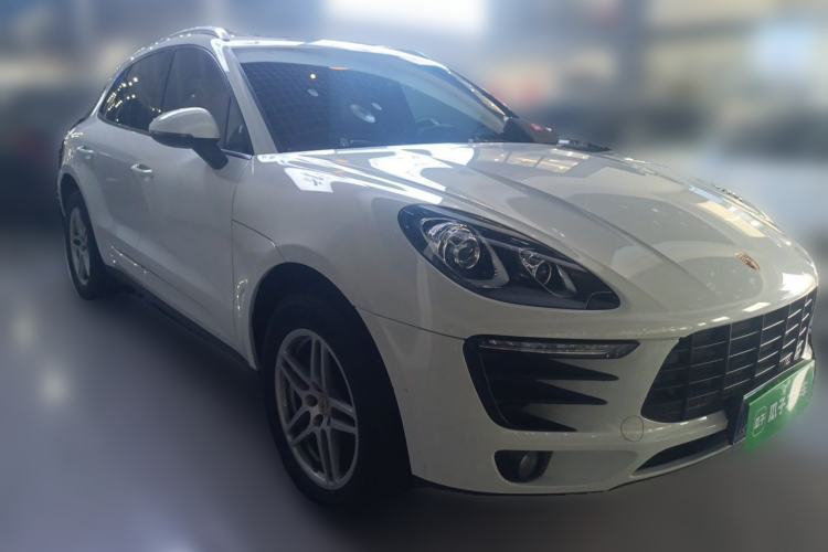 Used Porsche Macan 2017 Macan 2.0T Front Right 45 Deg