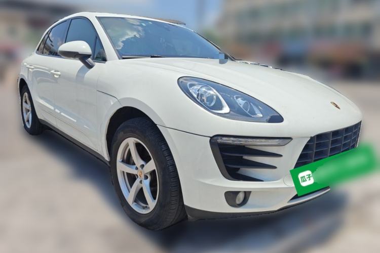 Used Porsche Macan 2017 Macan 2.0T Front Right 45 Deg