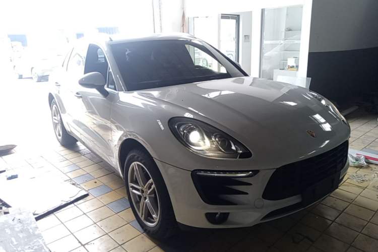 Used Porsche Macan 2017 Macan S 3.0T Front Right 45 Deg