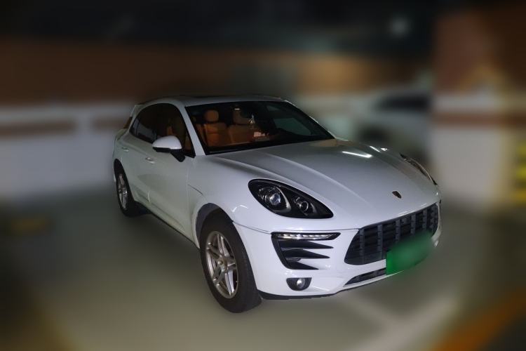 Used Porsche Macan 2017 Macan 2.0T Front Right 45 Deg