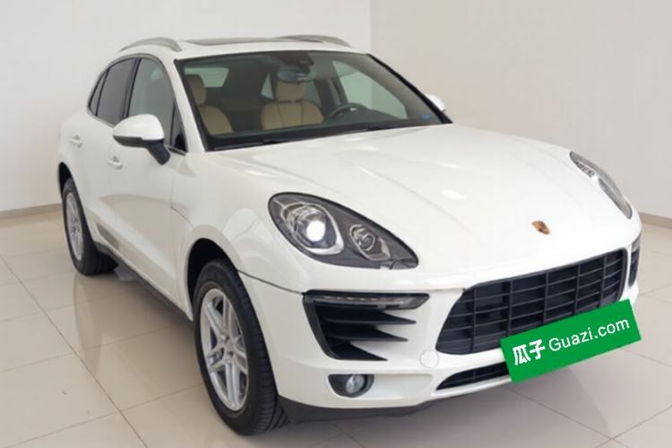 Used Porsche Macan 2017 Macan 2.0T Front Right 45 Deg