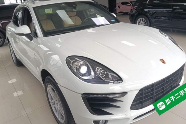 Used Porsche Macan 2017 Macan 2.0T Front Right 45 Deg