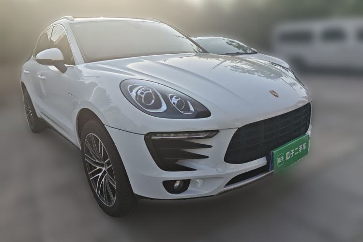 Used Porsche Macan 2017 Macan 2.0T Front Right 45 Deg