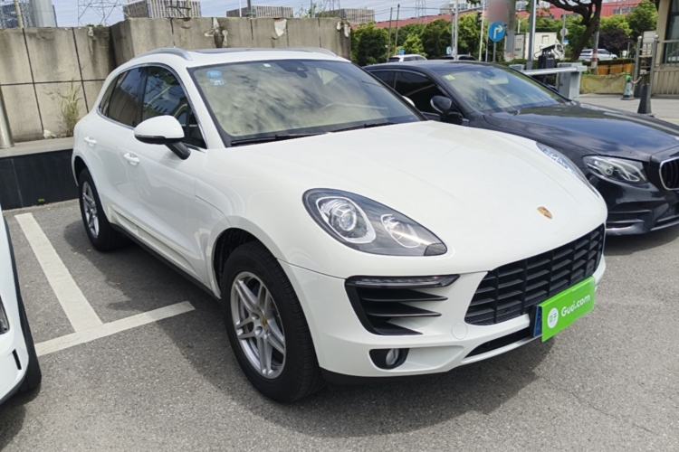 Used Porsche Macan 2017 Macan 2.0T Front Right 45 Deg