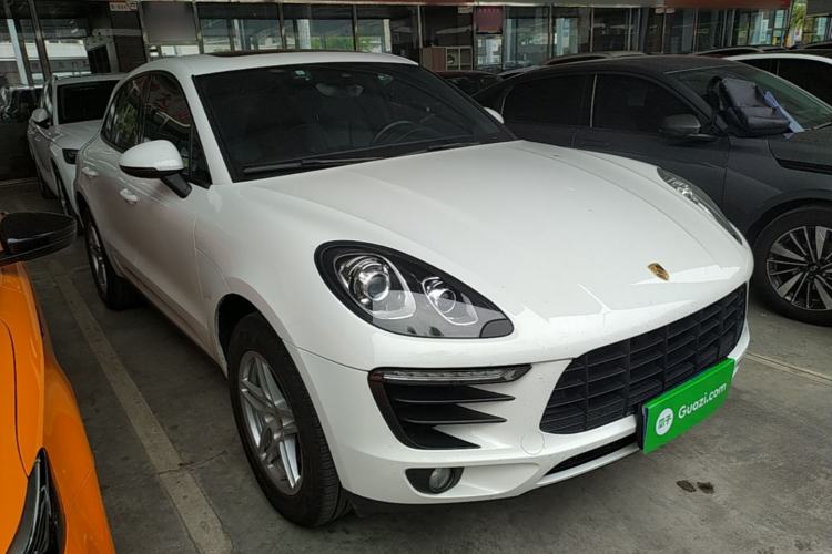 Used Porsche Macan 2017 Macan 2.0T Front Right 45 Deg