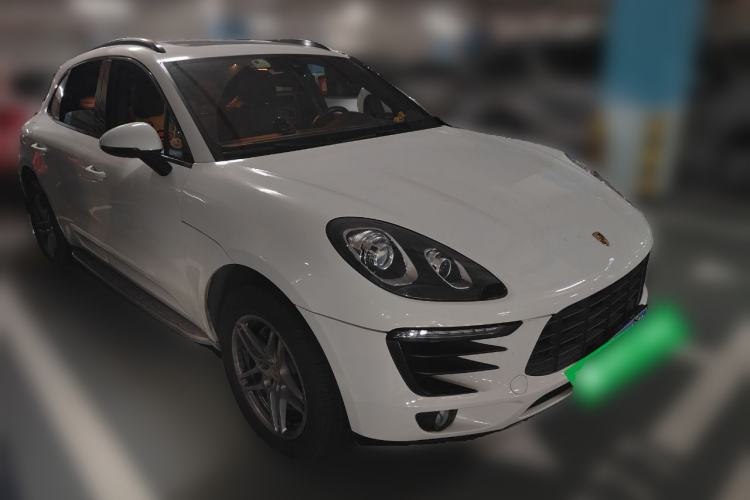 Used Porsche Macan 2017 Macan 2.0T Front Right 45 Deg