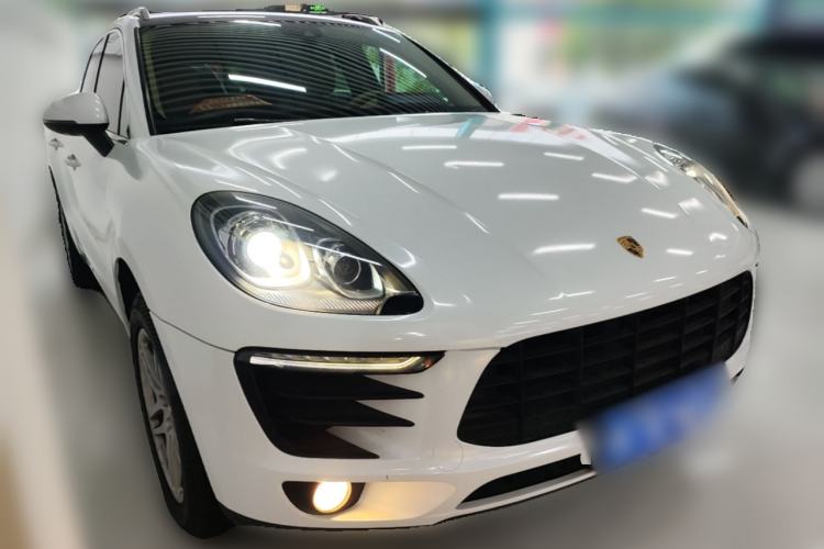 Used Porsche Macan 2017 Macan 2.0T Front Right 45 Deg