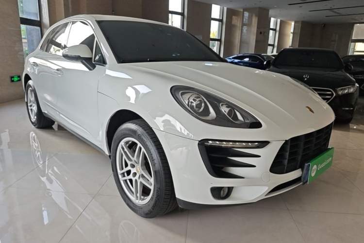 Used Porsche Macan 2017 Macan 2.0T Front Right 45 Deg