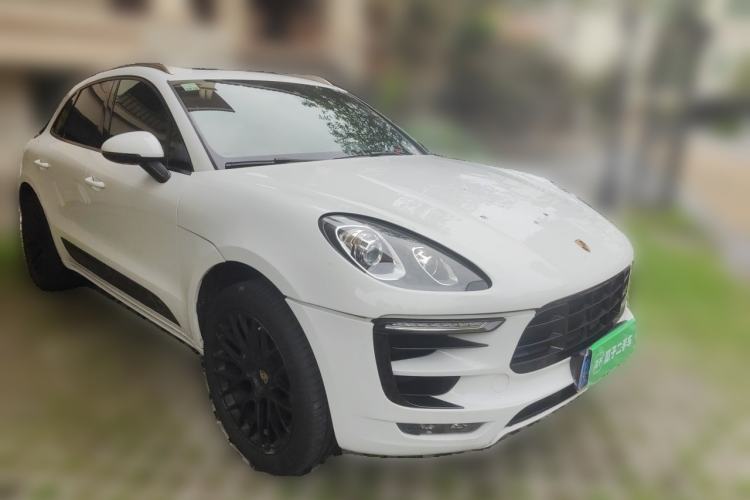 Used Porsche Macan 2017 Macan 2.0T Front Right 45 Deg