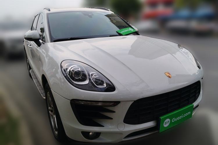 Used Porsche Macan 2017 Macan 2.0T Front Right 45 Deg