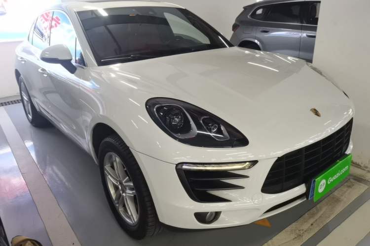 Used Porsche Macan 2017 Macan S 3.0T Front Right 45 Deg