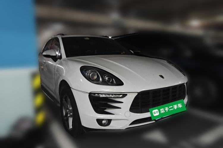Used Porsche Macan 2017 Macan 2.0T Front Right 45 Deg