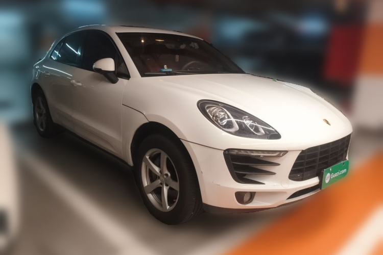 Used Porsche Macan 2017 Macan 2.0T Front Right 45 Deg