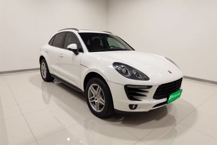 Used Porsche Macan 2017 Macan 2.0T Front Right 45 Deg